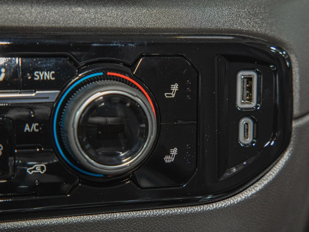 2025 Chevrolet Silverado 1500 in St-Jérôme, Quebec - 23 - w1024h768px
