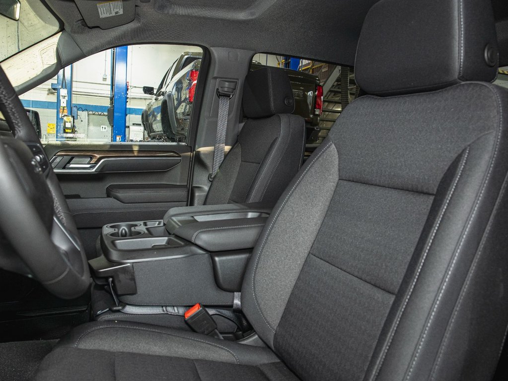2025 Chevrolet Silverado 1500 in St-Jérôme, Quebec - 11 - w1024h768px