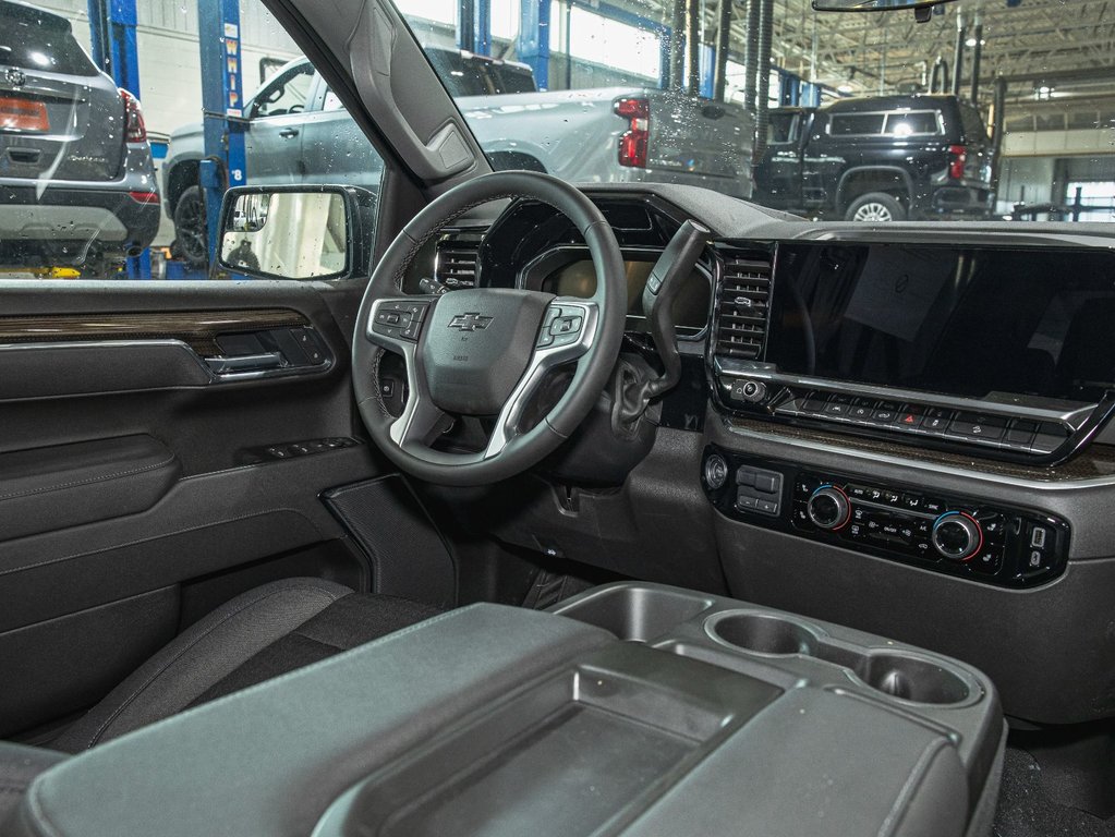 2025 Chevrolet Silverado 1500 in St-Jérôme, Quebec - 29 - w1024h768px