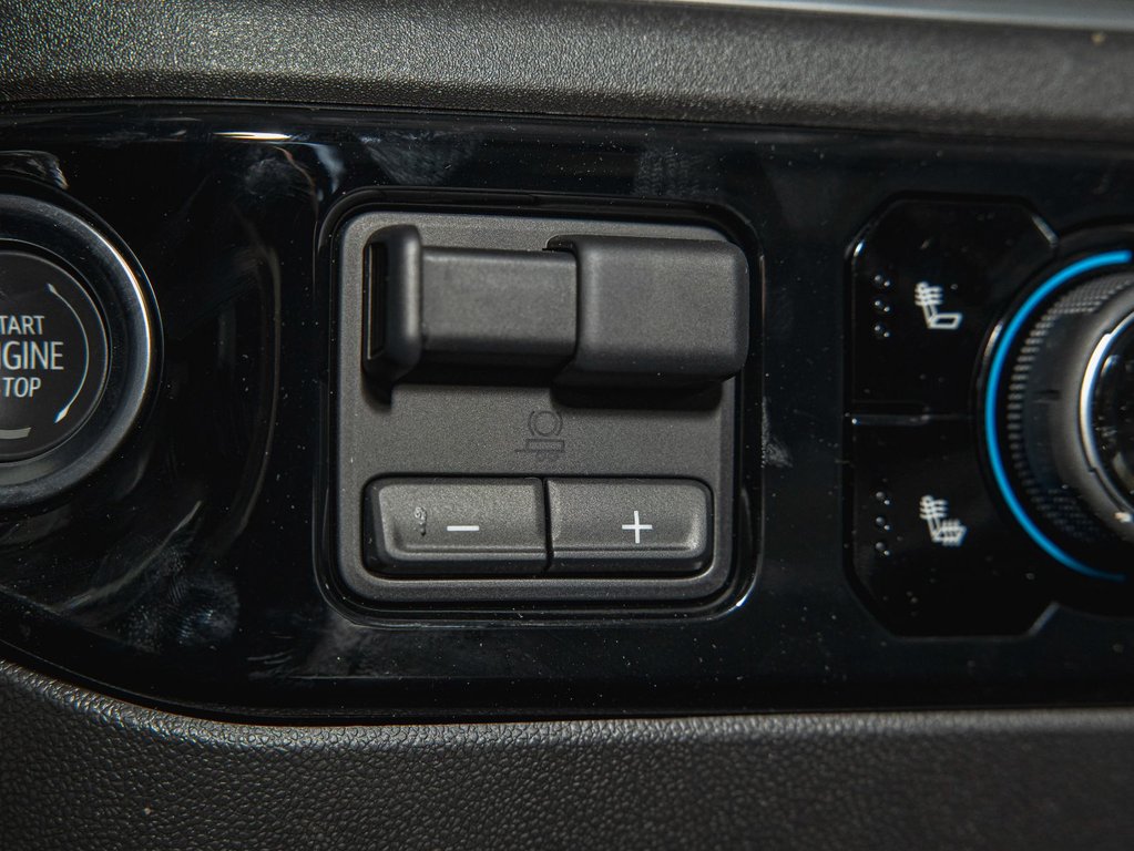 2025 Chevrolet Silverado 1500 in St-Jérôme, Quebec - 25 - w1024h768px