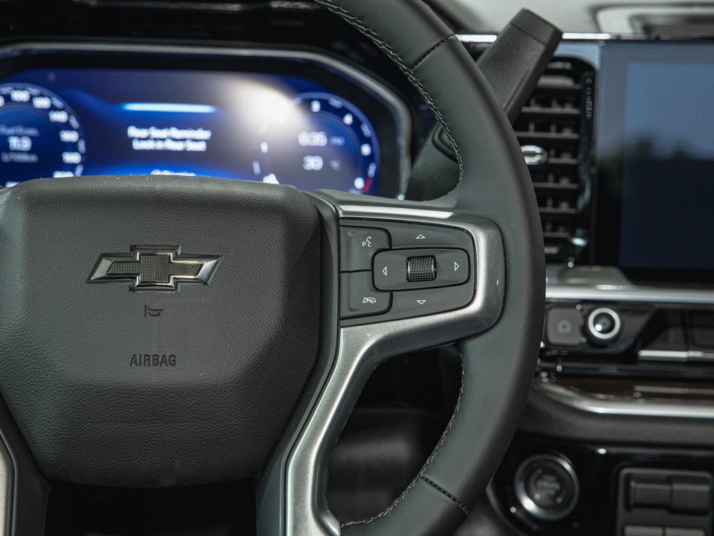 2025 Chevrolet Silverado 1500 in St-Jérôme, Quebec - 16 - w1024h768px