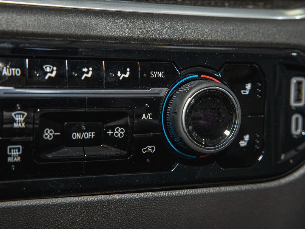 2025 Chevrolet Silverado 1500 in St-Jérôme, Quebec - 23 - w1024h768px