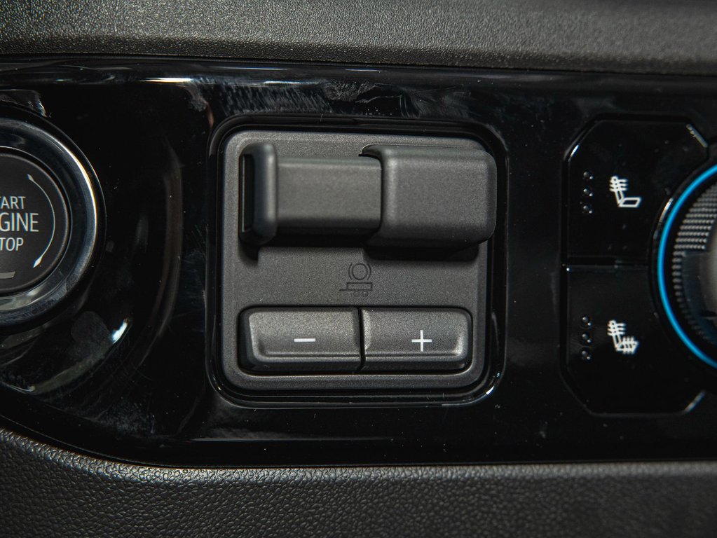 2025 Chevrolet Silverado 1500 in St-Jérôme, Quebec - 25 - w1024h768px