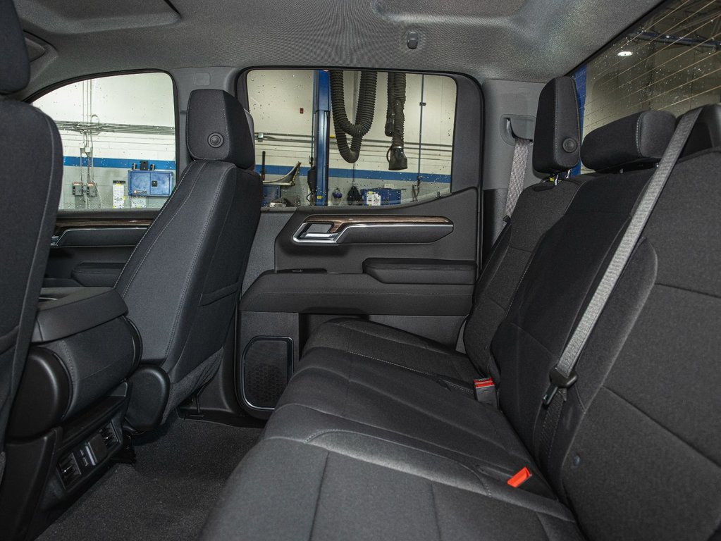 2025 Chevrolet Silverado 1500 in St-Jérôme, Quebec - 30 - w1024h768px