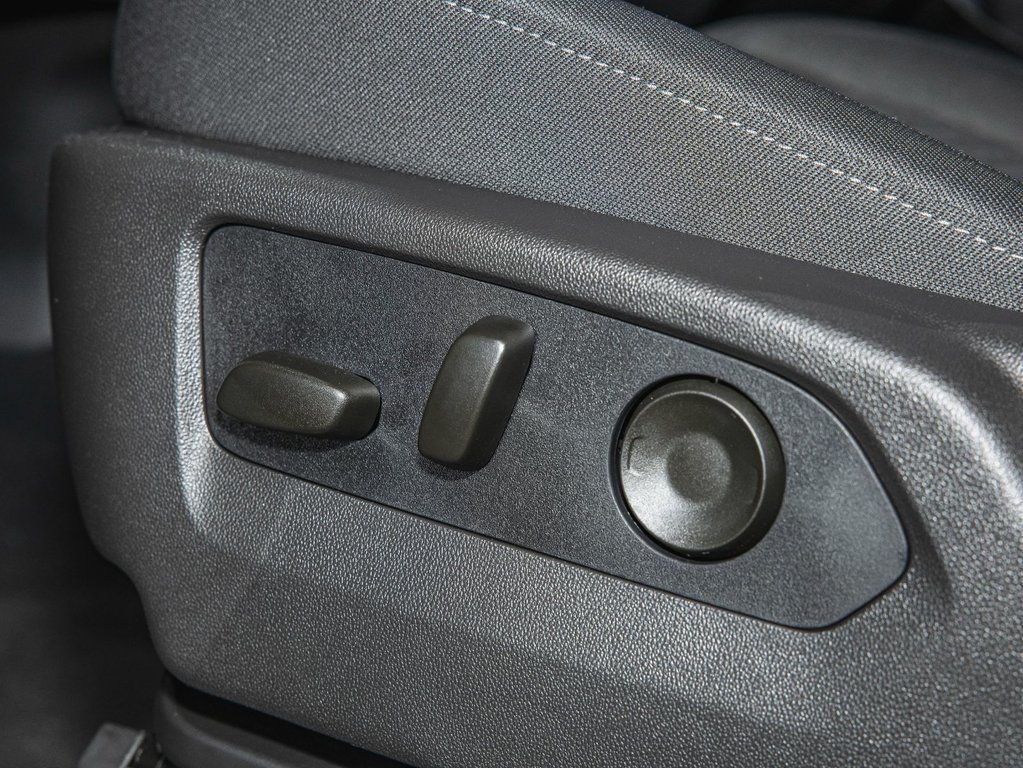 2025 Chevrolet Silverado 1500 in St-Jérôme, Quebec - 26 - w1024h768px