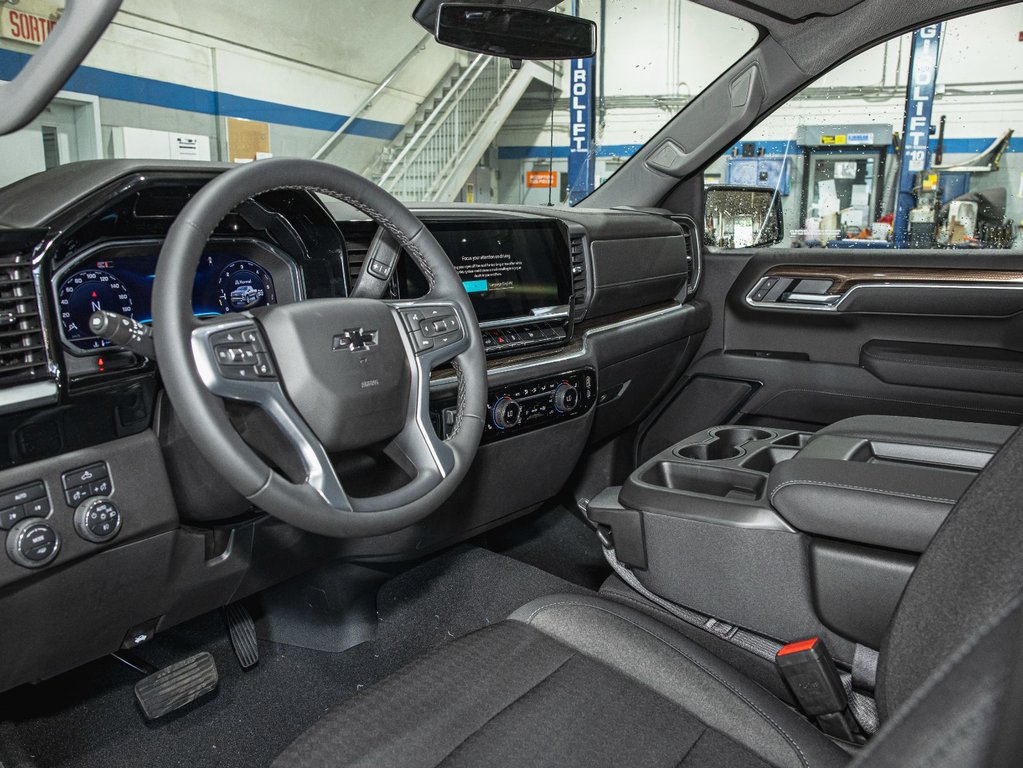 2025 Chevrolet Silverado 1500 in St-Jérôme, Quebec - 12 - w1024h768px