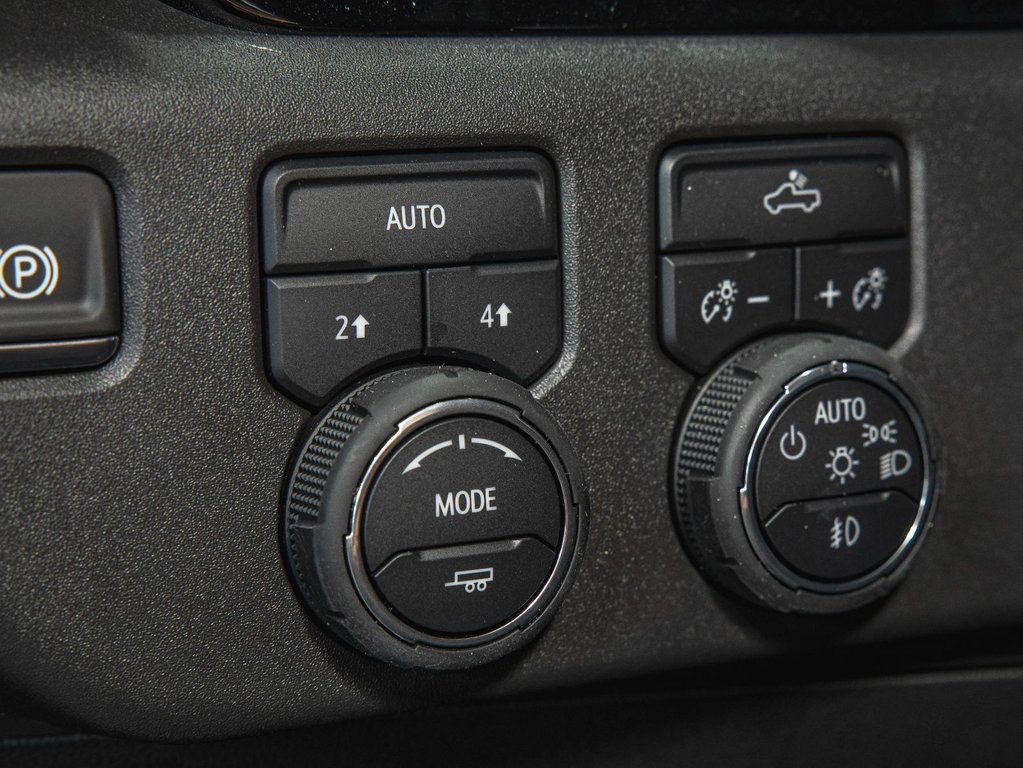 2025 Chevrolet Silverado 1500 in St-Jérôme, Quebec - 24 - w1024h768px