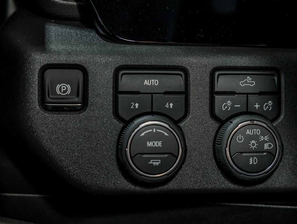 2025 Chevrolet Silverado 1500 in St-Jérôme, Quebec - 24 - w1024h768px