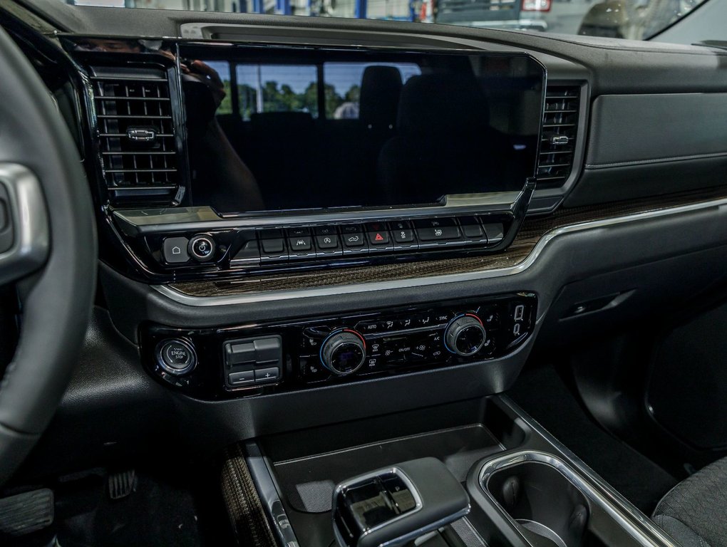2025 Chevrolet Silverado 1500 in St-Jérôme, Quebec - 19 - w1024h768px