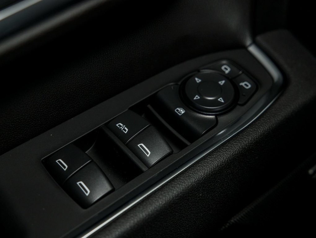 2025 Chevrolet Silverado 1500 in St-Jérôme, Quebec - 27 - w1024h768px