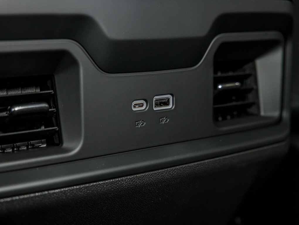 2025 Chevrolet Silverado 1500 in St-Jérôme, Quebec - 32 - w1024h768px