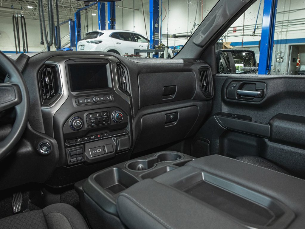 2025 Chevrolet Silverado 1500 in St-Jérôme, Quebec - 17 - w1024h768px