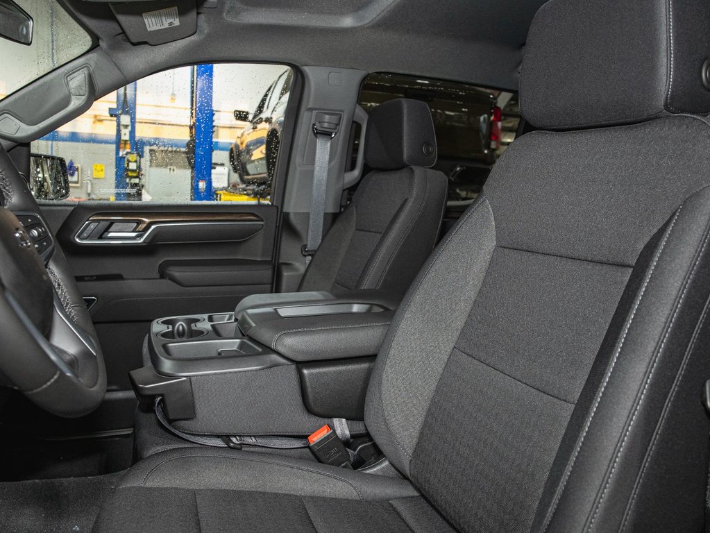 2025 Chevrolet Silverado 1500 in St-Jérôme, Quebec - 11 - w1024h768px