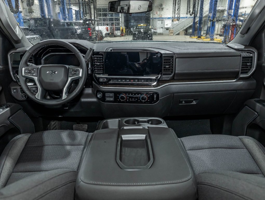 2025 Chevrolet Silverado 1500 in St-Jérôme, Quebec - 4 - w1024h768px