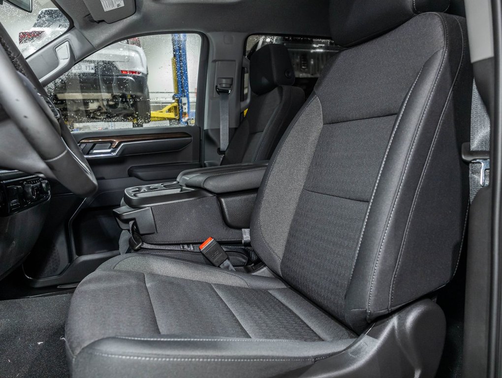 2025 Chevrolet Silverado 1500 in St-Jérôme, Quebec - 11 - w1024h768px