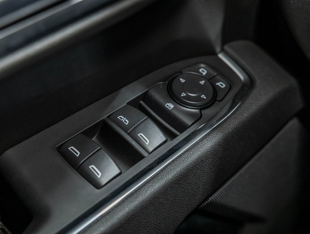 2025 Chevrolet Silverado 1500 in St-Jérôme, Quebec - 27 - w1024h768px