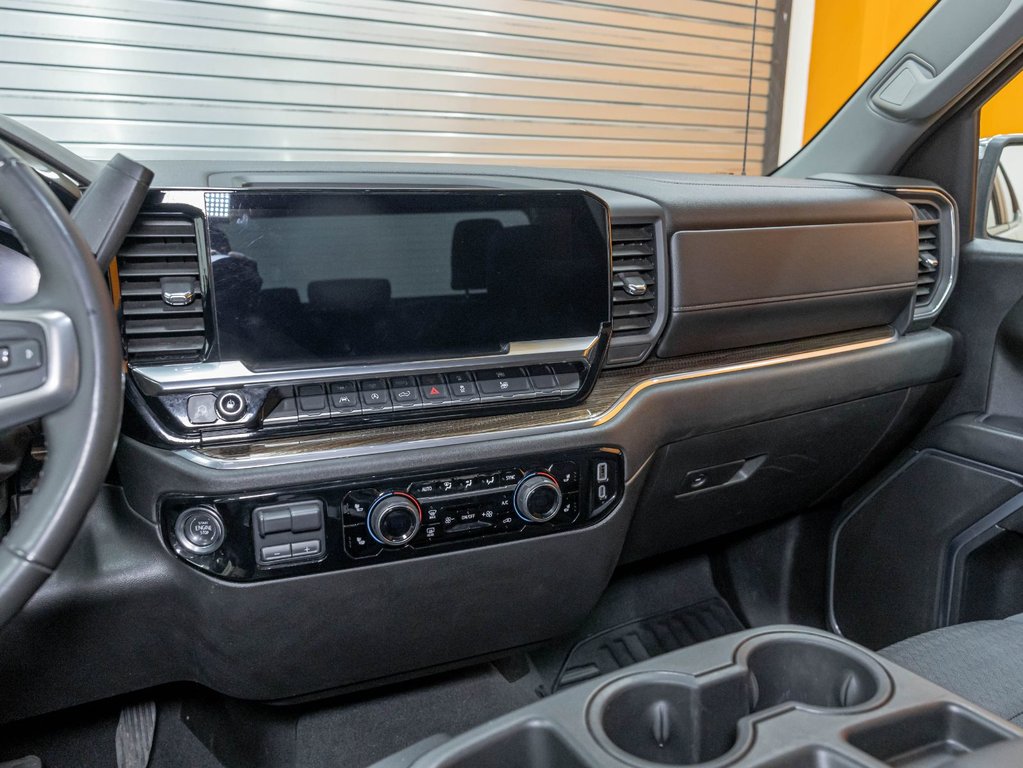 2025 Chevrolet Silverado 1500 in St-Jérôme, Quebec - 18 - w1024h768px