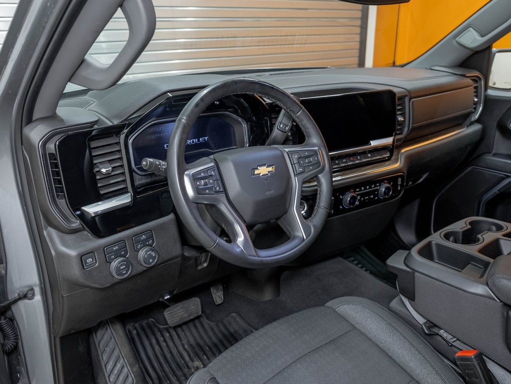 2025 Chevrolet Silverado 1500 in St-Jérôme, Quebec - 2 - w1024h768px