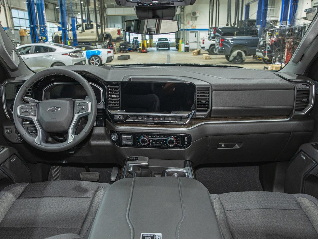 2026 Chevrolet Silverado 1500 in St-Jérôme, Quebec - 4 - w1024h768px
