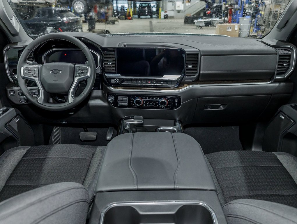 2026 Chevrolet Silverado 1500 in St-Jérôme, Quebec - 4 - w1024h768px