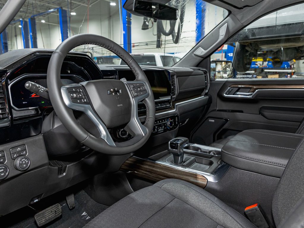 Chevrolet Silverado 1500  2026 à St-Jérôme, Québec - 12 - w1024h768px