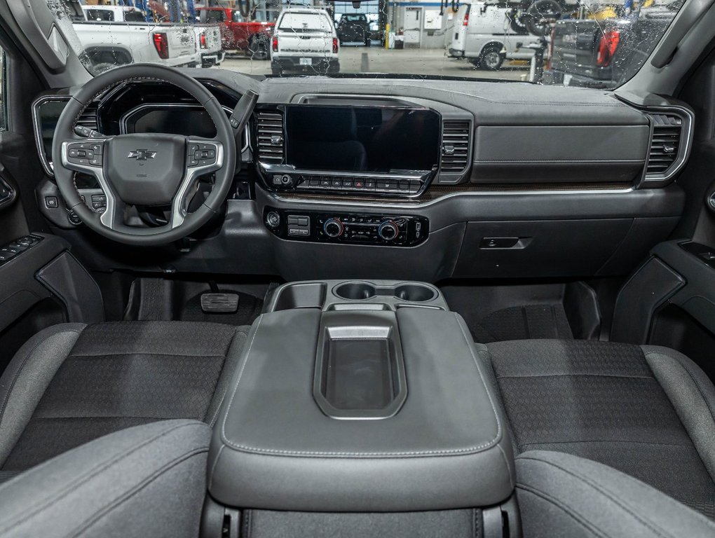 2026 Chevrolet Silverado 1500 in St-Jérôme, Quebec - 4 - w1024h768px