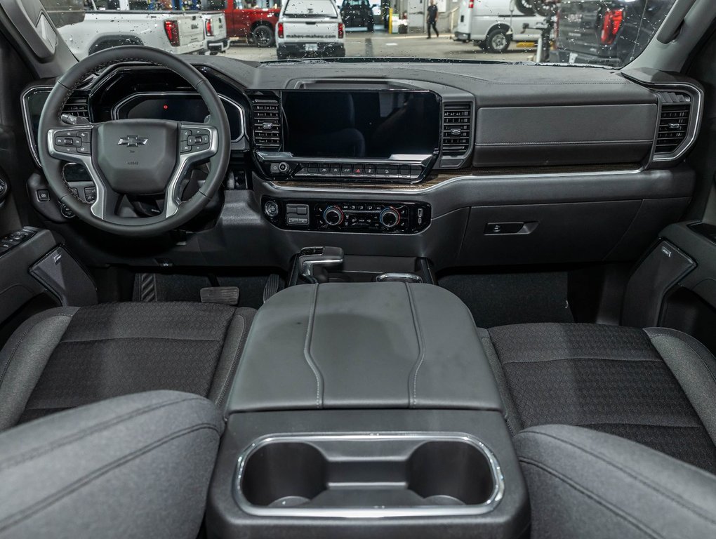 2026 Chevrolet Silverado 1500 in St-Jérôme, Quebec - 4 - w1024h768px