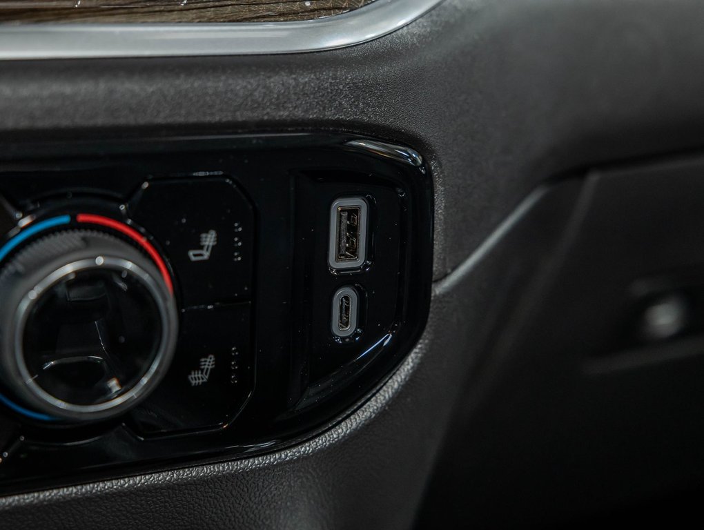 2026 Chevrolet Silverado 1500 in St-Jérôme, Quebec - 29 - w1024h768px