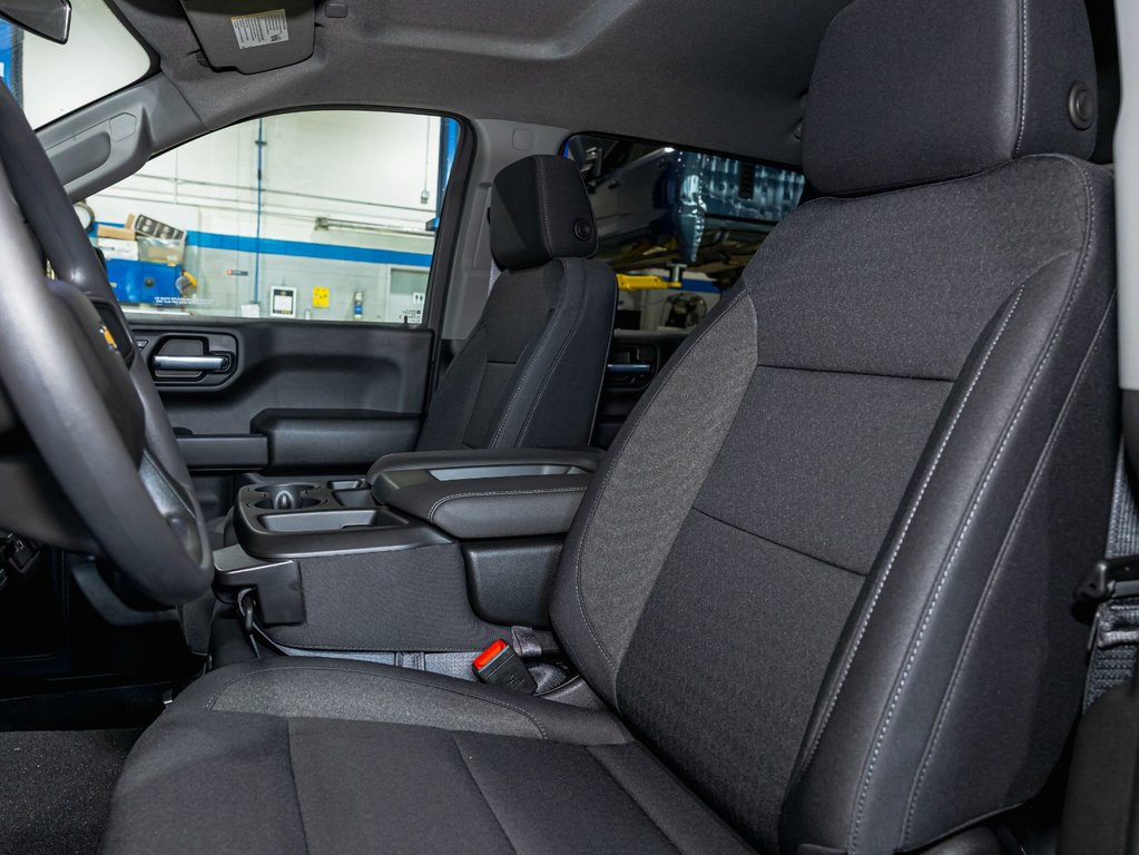 2026 Chevrolet Silverado 1500 in St-Jérôme, Quebec - 10 - w1024h768px