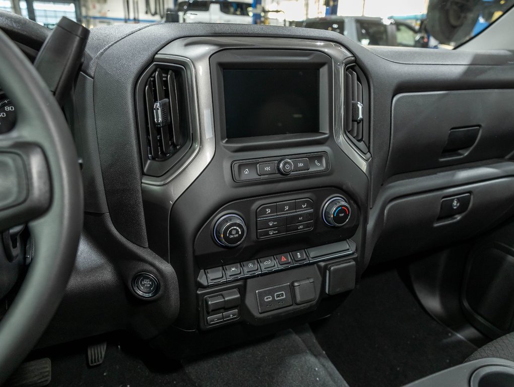 Chevrolet Silverado 1500  2026 à St-Jérôme, Québec - 18 - w1024h768px