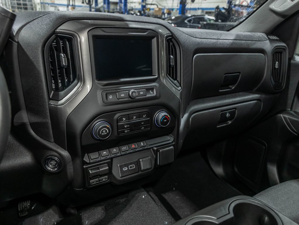 Chevrolet Silverado 1500  2026 à St-Jérôme, Québec - 18 - w1024h768px