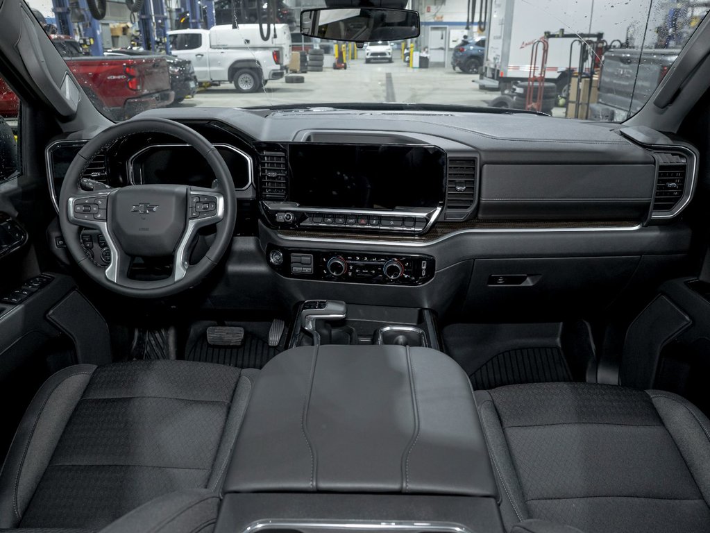 2026 Chevrolet Silverado 1500 in St-Jérôme, Quebec - 4 - w1024h768px