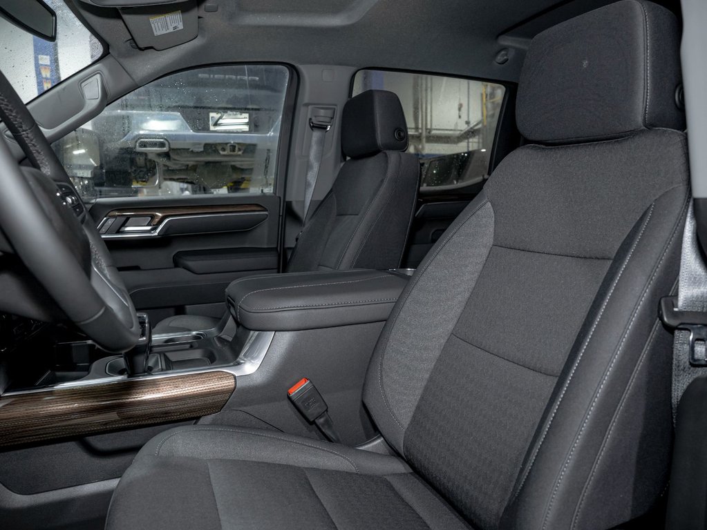 2026 Chevrolet Silverado 1500 in St-Jérôme, Quebec - 11 - w1024h768px