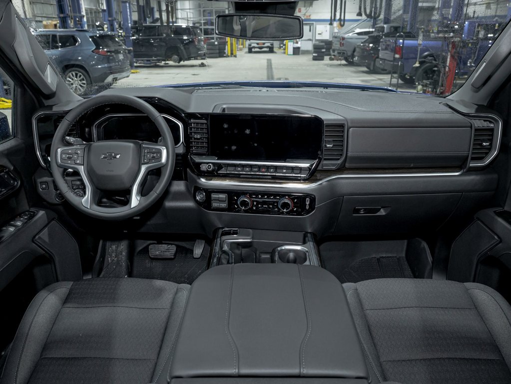2026 Chevrolet Silverado 1500 in St-Jérôme, Quebec - 4 - w1024h768px