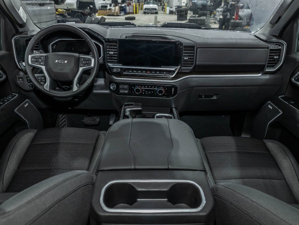 2026 Chevrolet Silverado 1500 in St-Jérôme, Quebec - 4 - w1024h768px