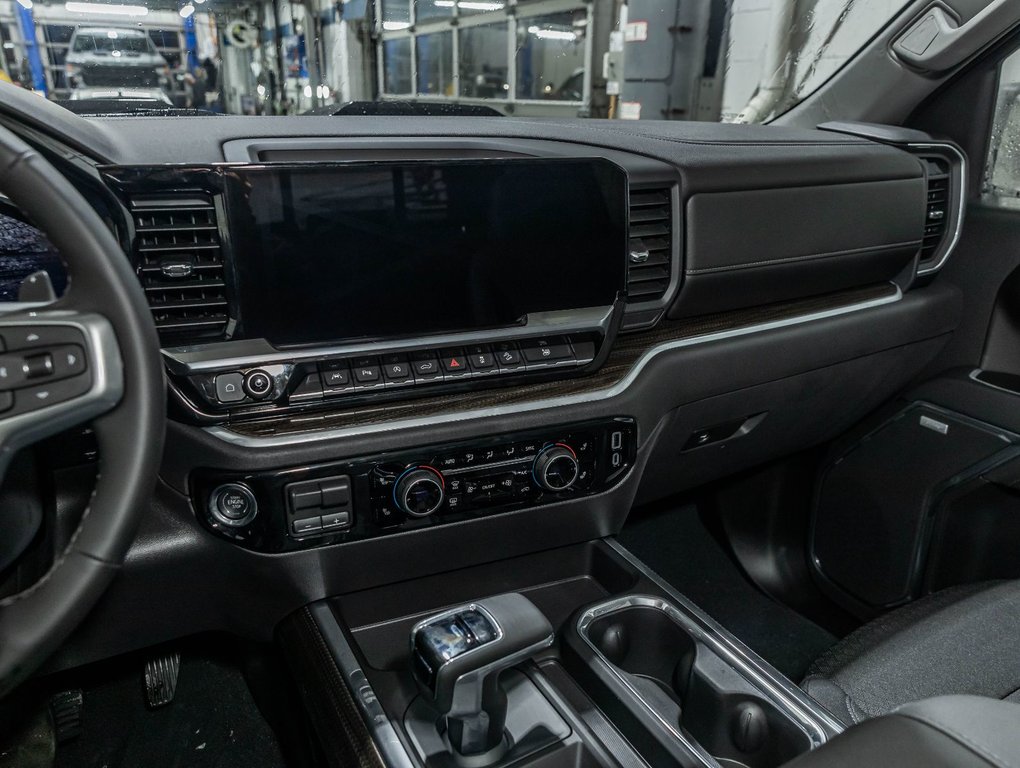 2026 Chevrolet Silverado 1500 in St-Jérôme, Quebec - 19 - w1024h768px