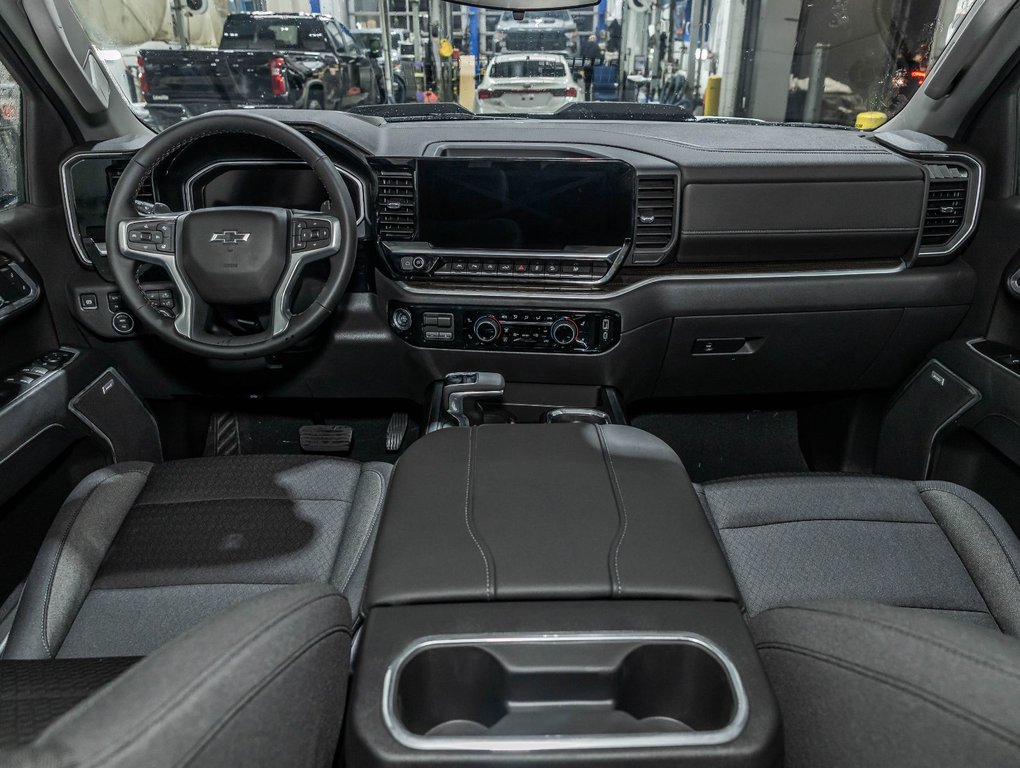 2026 Chevrolet Silverado 1500 in St-Jérôme, Quebec - 4 - w1024h768px