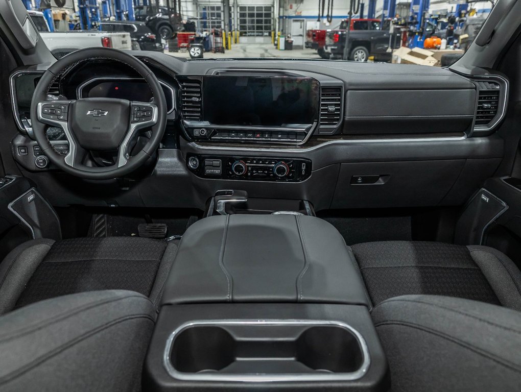 2026 Chevrolet Silverado 1500 in St-Jérôme, Quebec - 4 - w1024h768px