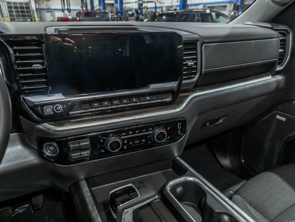2026 Chevrolet Silverado 1500 in St-Jérôme, Quebec - 19 - w1024h768px