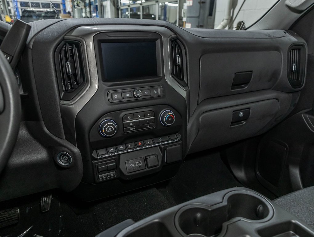 Chevrolet Silverado 1500  2026 à St-Jérôme, Québec - 18 - w1024h768px