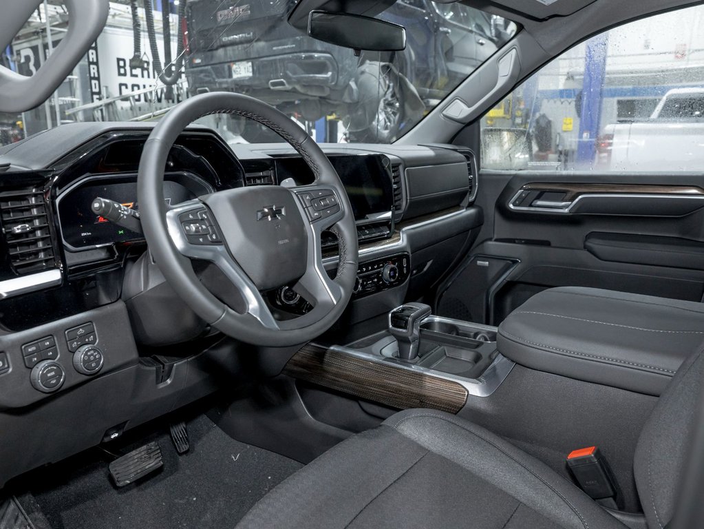 2026 Chevrolet Silverado 1500 in St-Jérôme, Quebec - 12 - w1024h768px