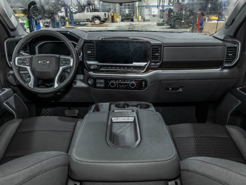 Chevrolet Silverado 1500  2026 à St-Jérôme, Québec - 4 - w1024h768px