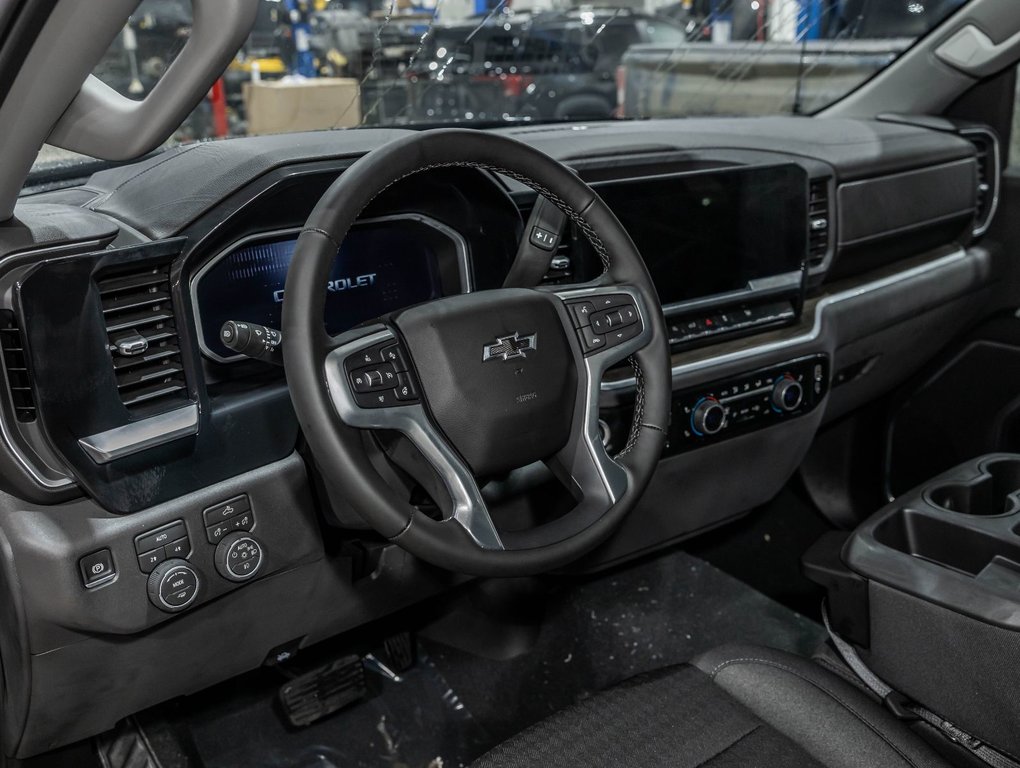 Chevrolet Silverado 1500  2026 à St-Jérôme, Québec - 12 - w1024h768px