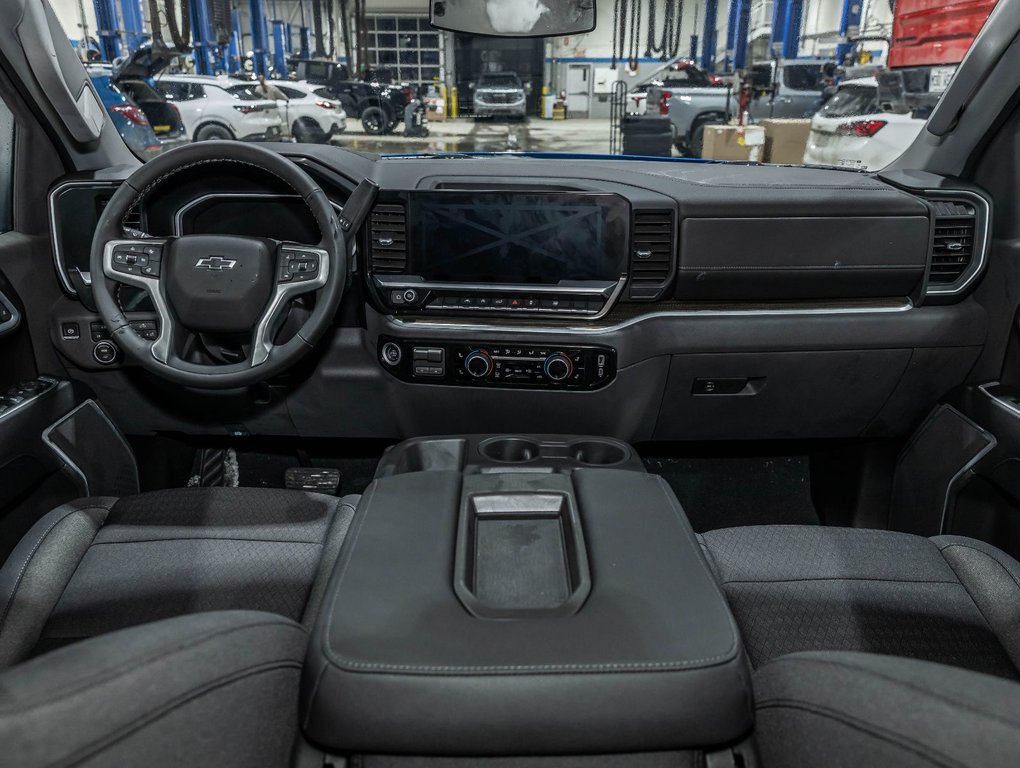 Chevrolet Silverado 1500  2026 à St-Jérôme, Québec - 4 - w1024h768px