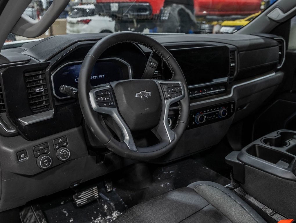 Chevrolet Silverado 1500  2026 à St-Jérôme, Québec - 12 - w1024h768px