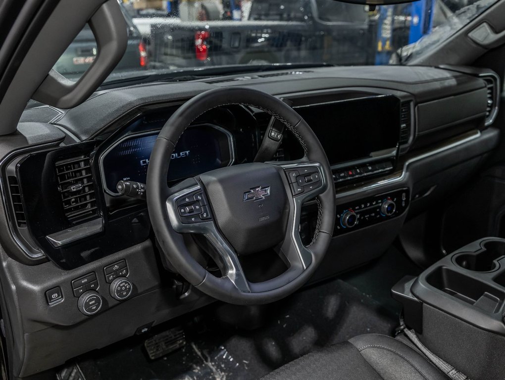 Chevrolet Silverado 1500  2026 à St-Jérôme, Québec - 12 - w1024h768px