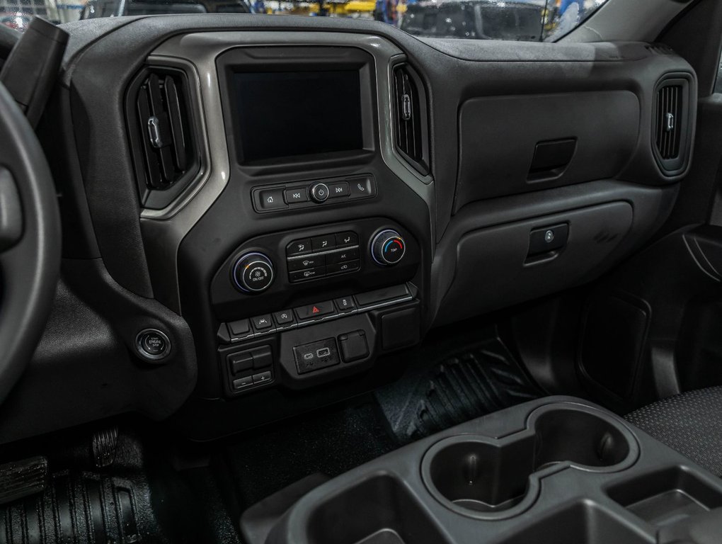 Chevrolet Silverado 1500  2026 à St-Jérôme, Québec - 18 - w1024h768px