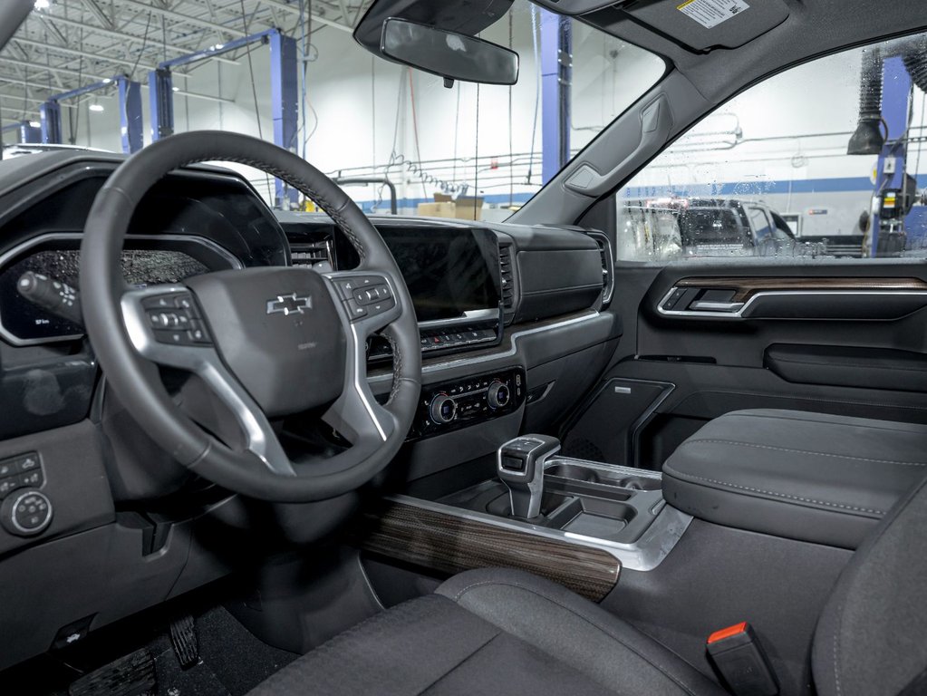 Chevrolet Silverado 1500  2026 à St-Jérôme, Québec - 12 - w1024h768px