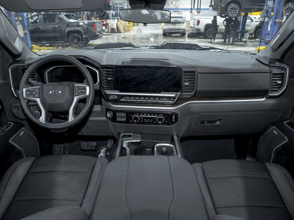 Chevrolet Silverado 1500  2026 à St-Jérôme, Québec - 4 - w1024h768px
