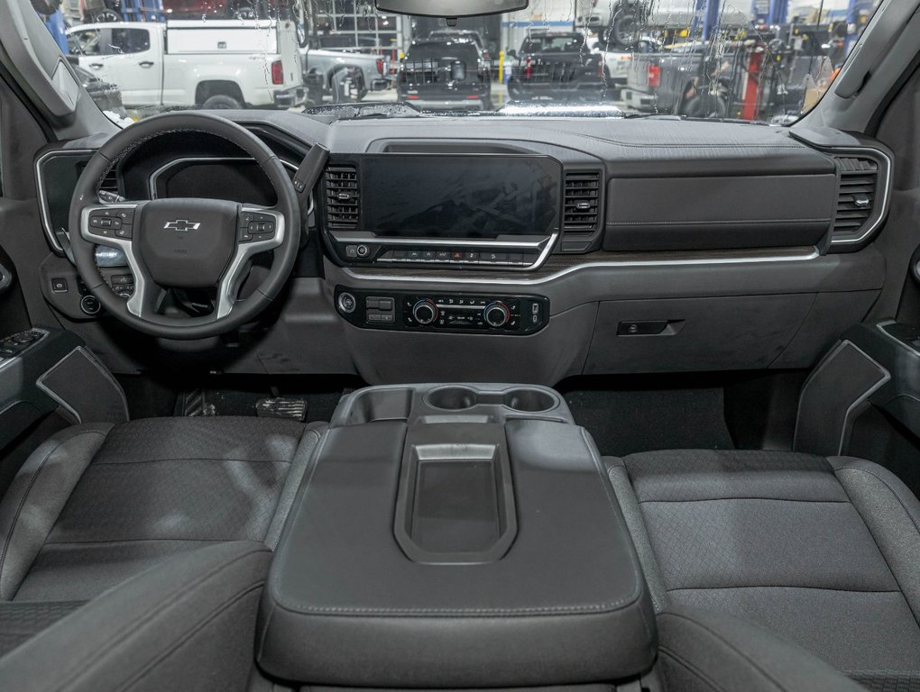 Chevrolet Silverado 1500  2026 à St-Jérôme, Québec - 4 - w1024h768px